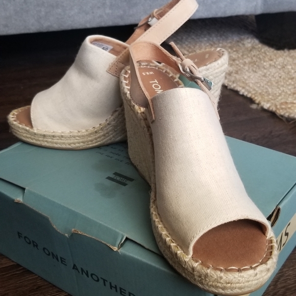 Tom's Monica Oxford Slingback Wedges Wide Width - Picture 2 of 6